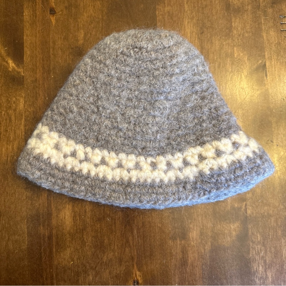 Lana Co 100% Wool Hat Hand Knit Gray White‎ Winter Womens (Fits Small)